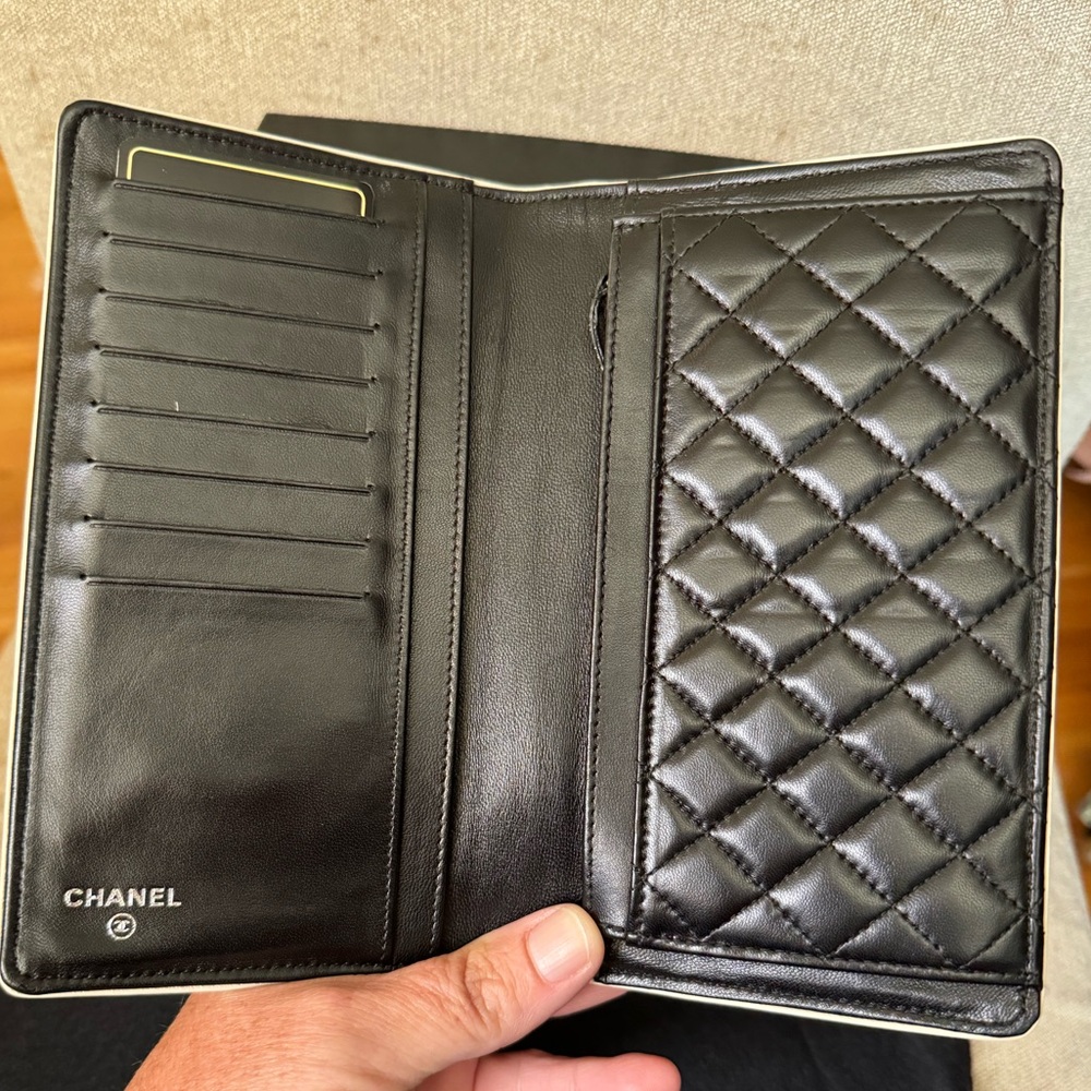 CHANEL - Mademoiselle Yen Lambskin Wallet - EUC   FULL INCLUSION - Picture 2 of 11